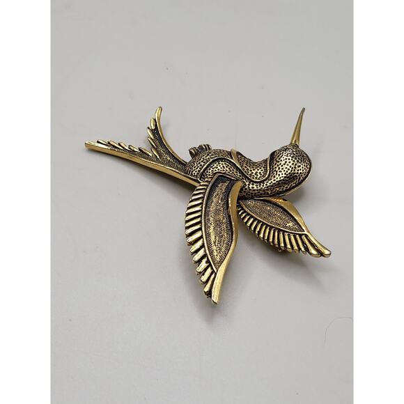 Vintage Gold Tone Hummingbird Brooch Textured Rhinestone Eye 1970s - Picture 4 of 7